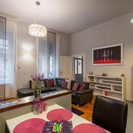 Lovely Purplish Apartment Heart Of The City Budapest Exterior photo